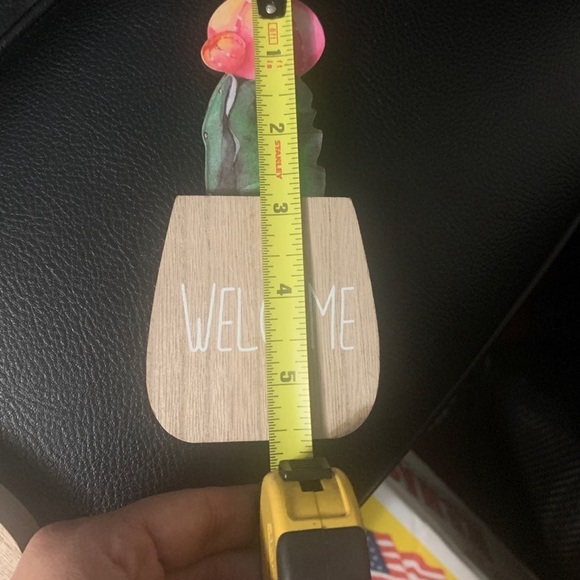 Welcome & Home cactus decor Ligtweight Wood Sets of 2 in Size 5 1/2" - Picture 7 of 8